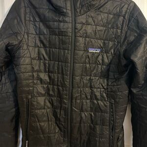 Women’s black Patagonia Nano puff